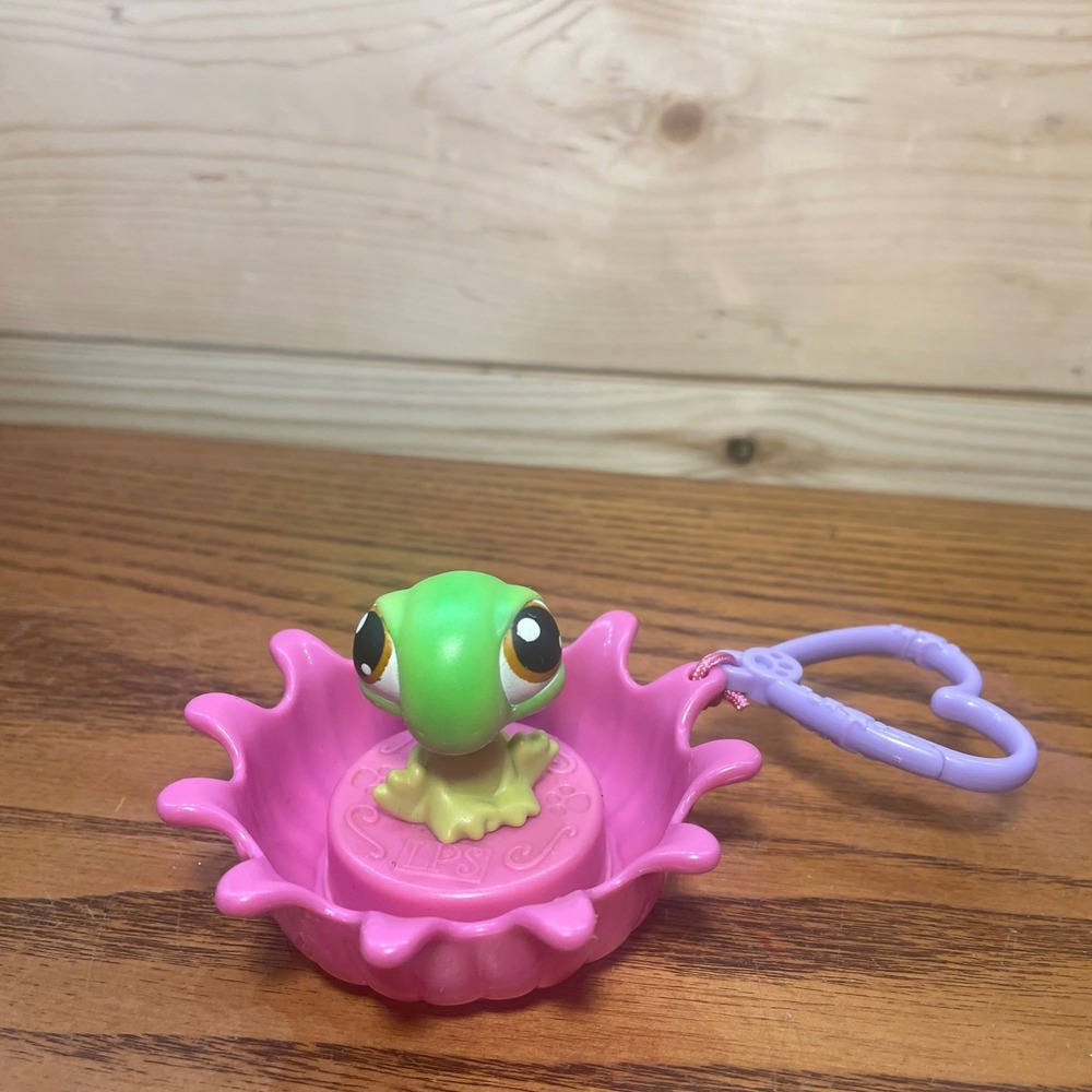 Hasbro Littlest Pet Shop McDonald's Happy Meal Toy Green Salamander 2006